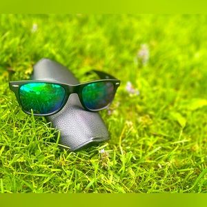 Unisex green tinted unisex glass